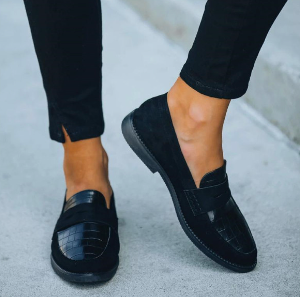 Women's Black Leather Loafers with Croc Pattern, Comfortable Fit — Image 4