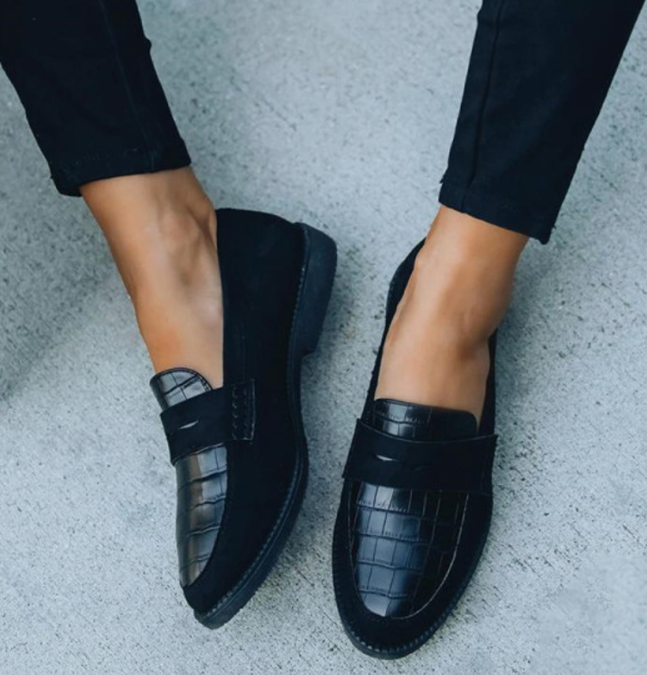Women's Black Leather Loafers with Croc Pattern, Comfortable Fit — Image 3