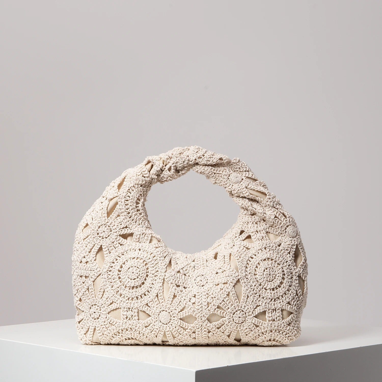 Elegant Beige Crochet Handbag - Stylish Boho Chic Bag for Women — Main Image