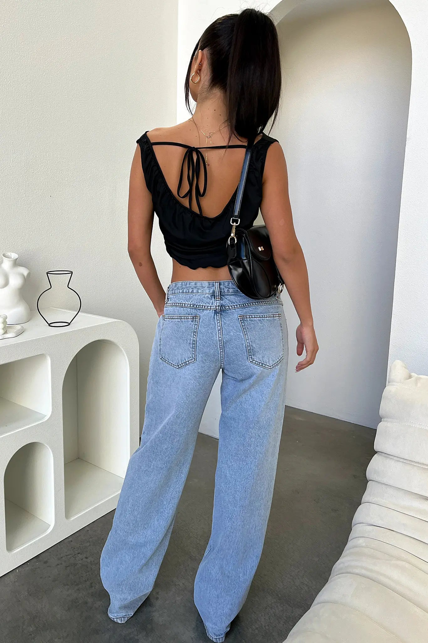 Stylish Women's Wide-Leg Jeans Light Blue Denim High-Waisted Comfortable Fit — Image 5