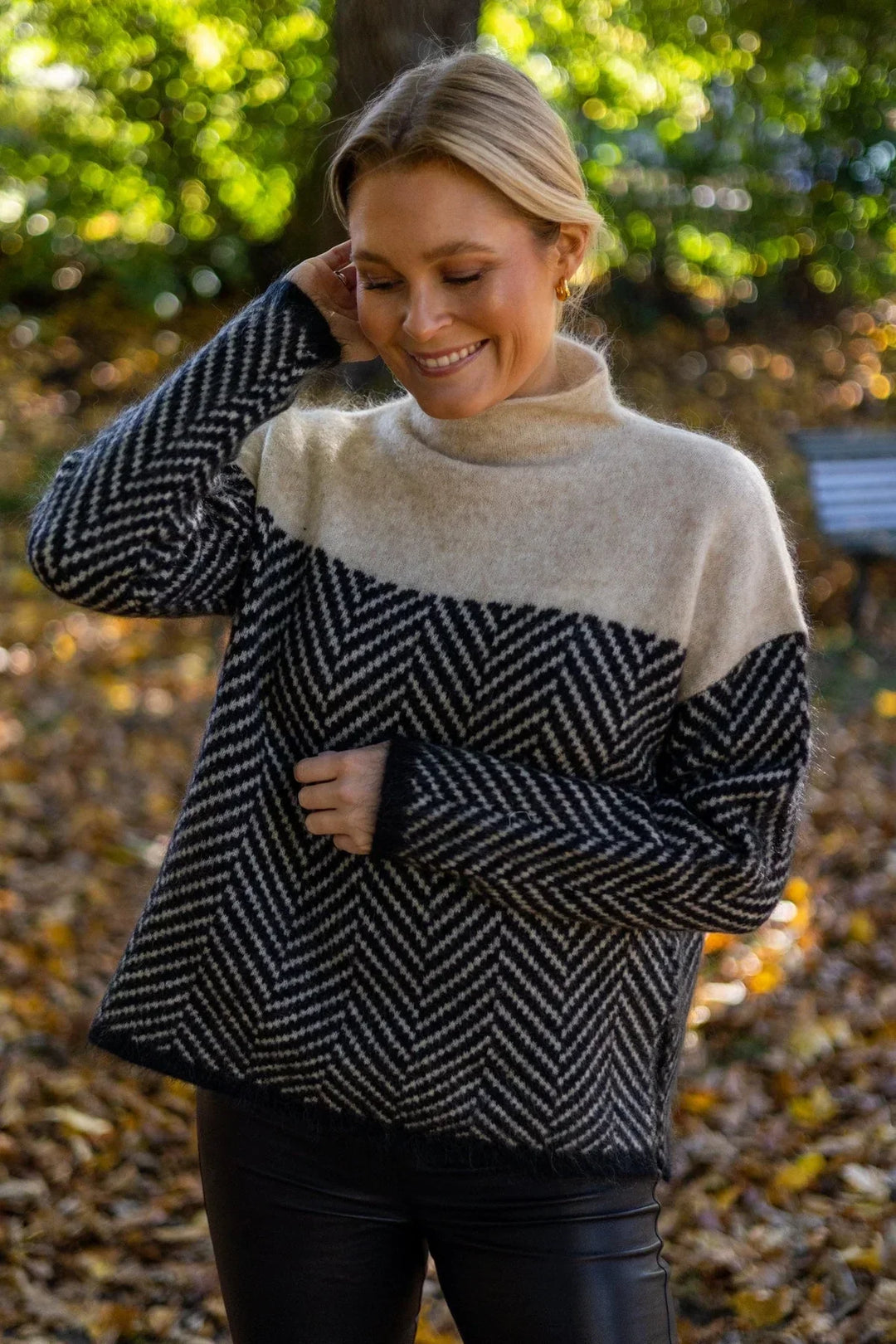 Women's Herringbone Knit Sweater Wool Blend Turtleneck Beige Black Cozy Winter Fashion — Image 4