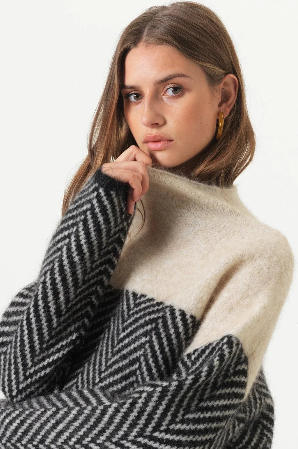 Women's Herringbone Knit Sweater Wool Blend Turtleneck Beige Black Cozy Winter Fashion — Image 5
